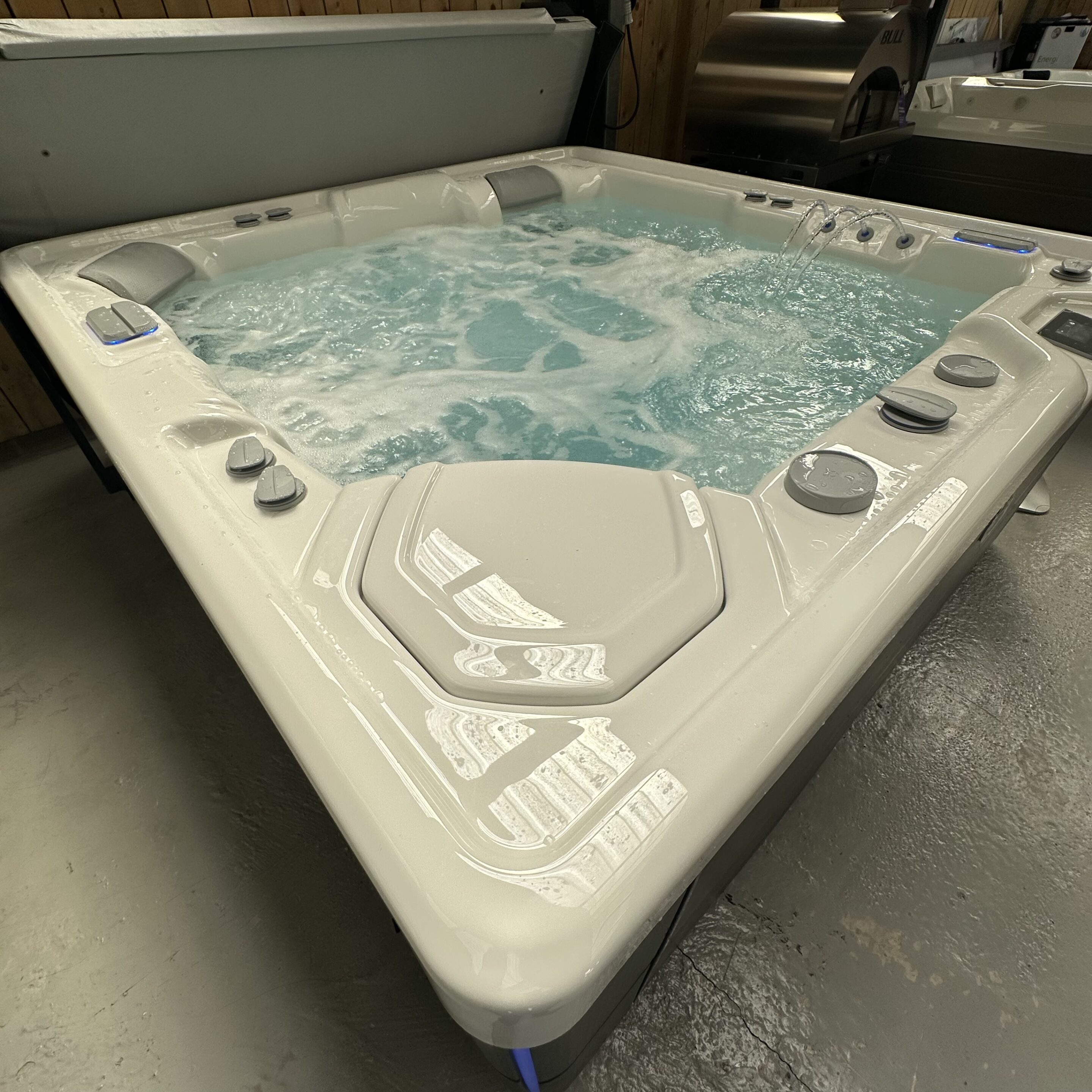 ex-display &ndash; Mr Hot Tubs